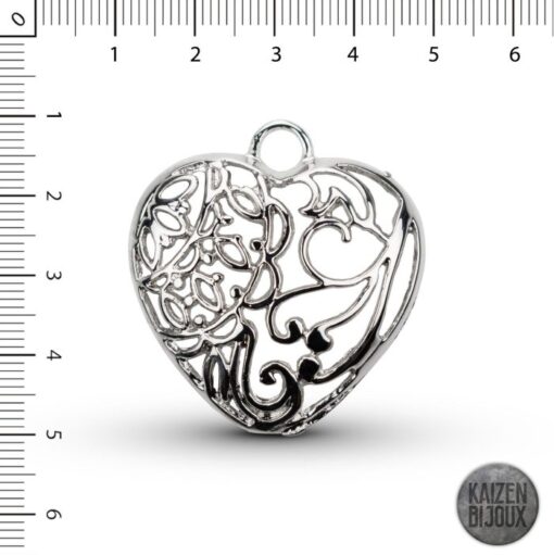 Corazon calado grabado