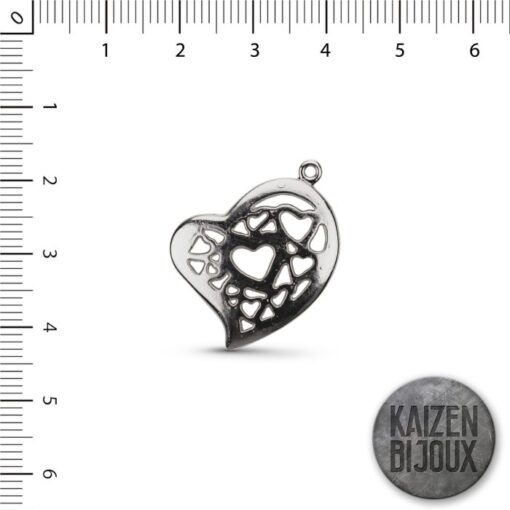 Corazon con corazones calados