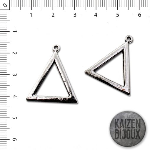 Dije triangulo calado