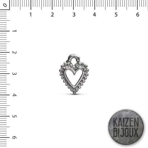 Corazon calado con borde