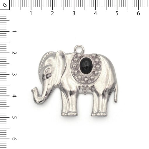 Elefante con piedra negra