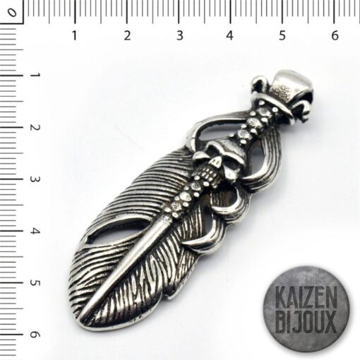 Dije Pluma con espada calavera
