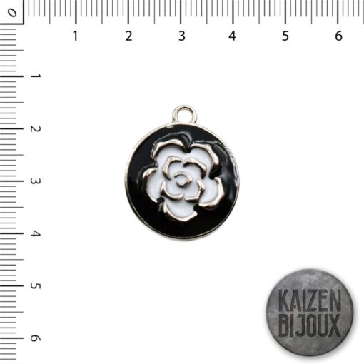 Dije redonda flor 22 mm c/esmaltado negro/bco