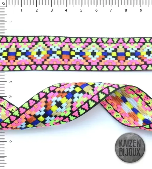 Galon Bordado Base Negra multi fluo 3 cm