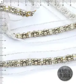 Galon Bordado Bolitas y Strass base blanca